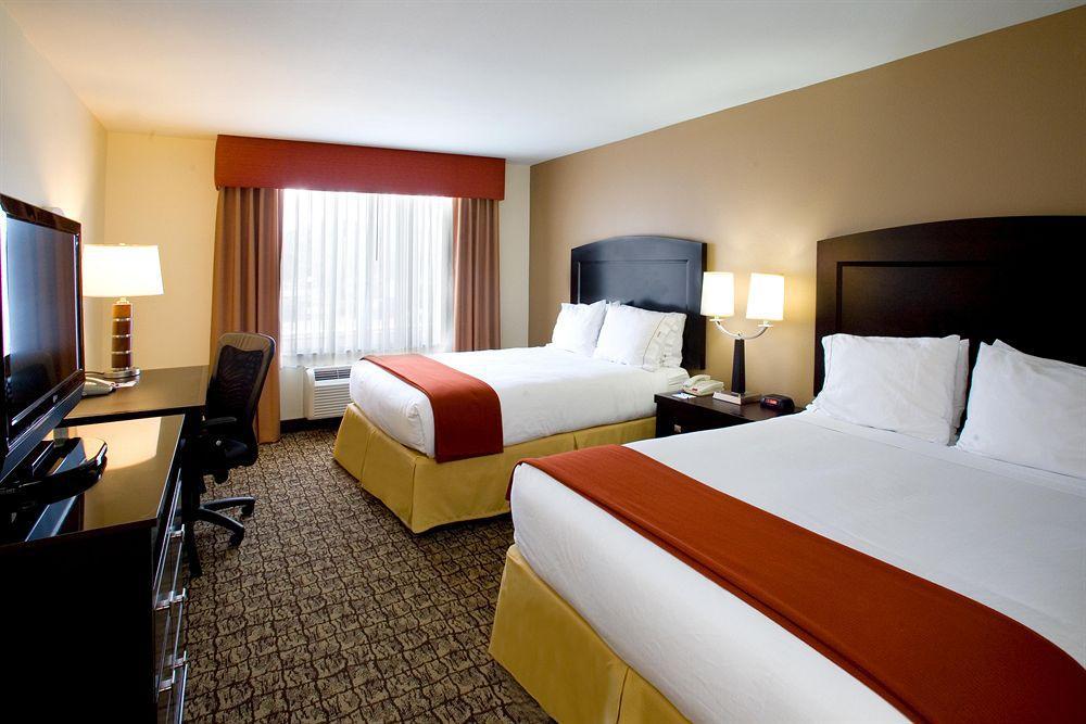 Holiday Inn Express Uvalde, An Ihg Hotel Bagian luar foto